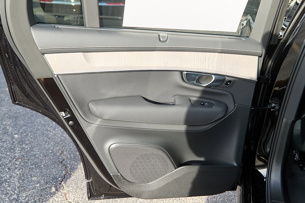 New 2026 Volvo XC90 B6 Ultra w/ Protection Package image 18