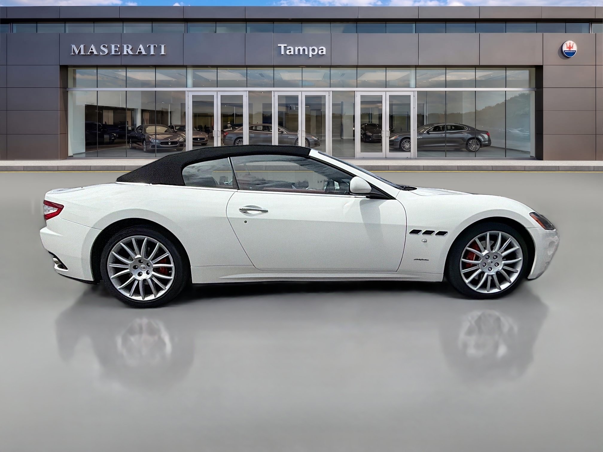 Used 2010 Maserati GranTurismo Convertible RWD image 2