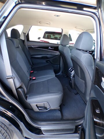 Used 2019 Kia Sorento L FWD image 25
