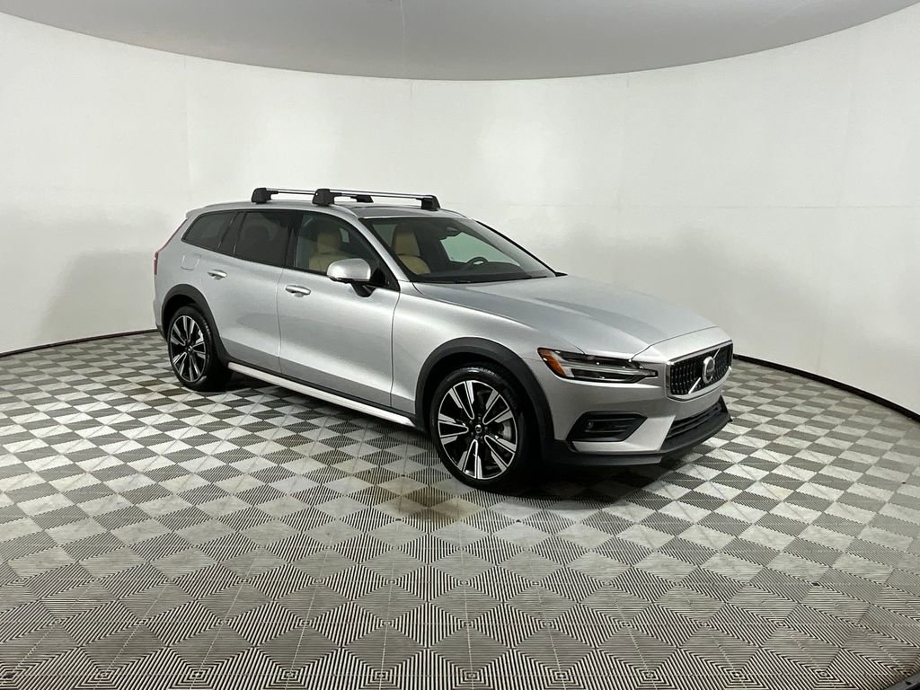 Used 2025 Volvo V60 B5 Cross Country Ultra w/ Protection Package Premier image 6