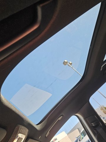 Used 2023 Mercedes-Benz GLB 250 4MATIC image 16