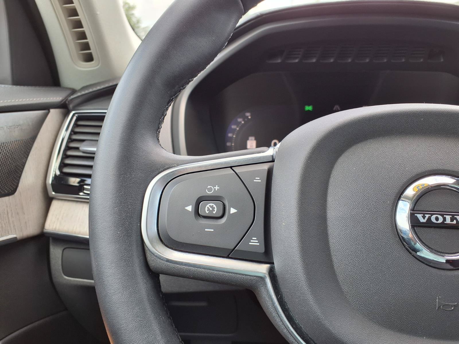 Certified 2023 Volvo XC90 B6 Ultimate w/ Protection Package Premier AWD/4WD image 29
