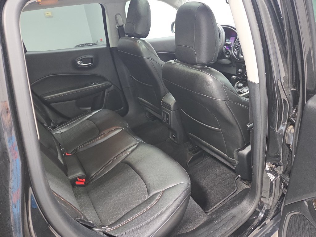 Used 2018 Jeep Compass Latitude AWD/4WD image 19