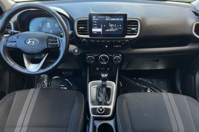 Used 2025 Hyundai Venue SEL image 14