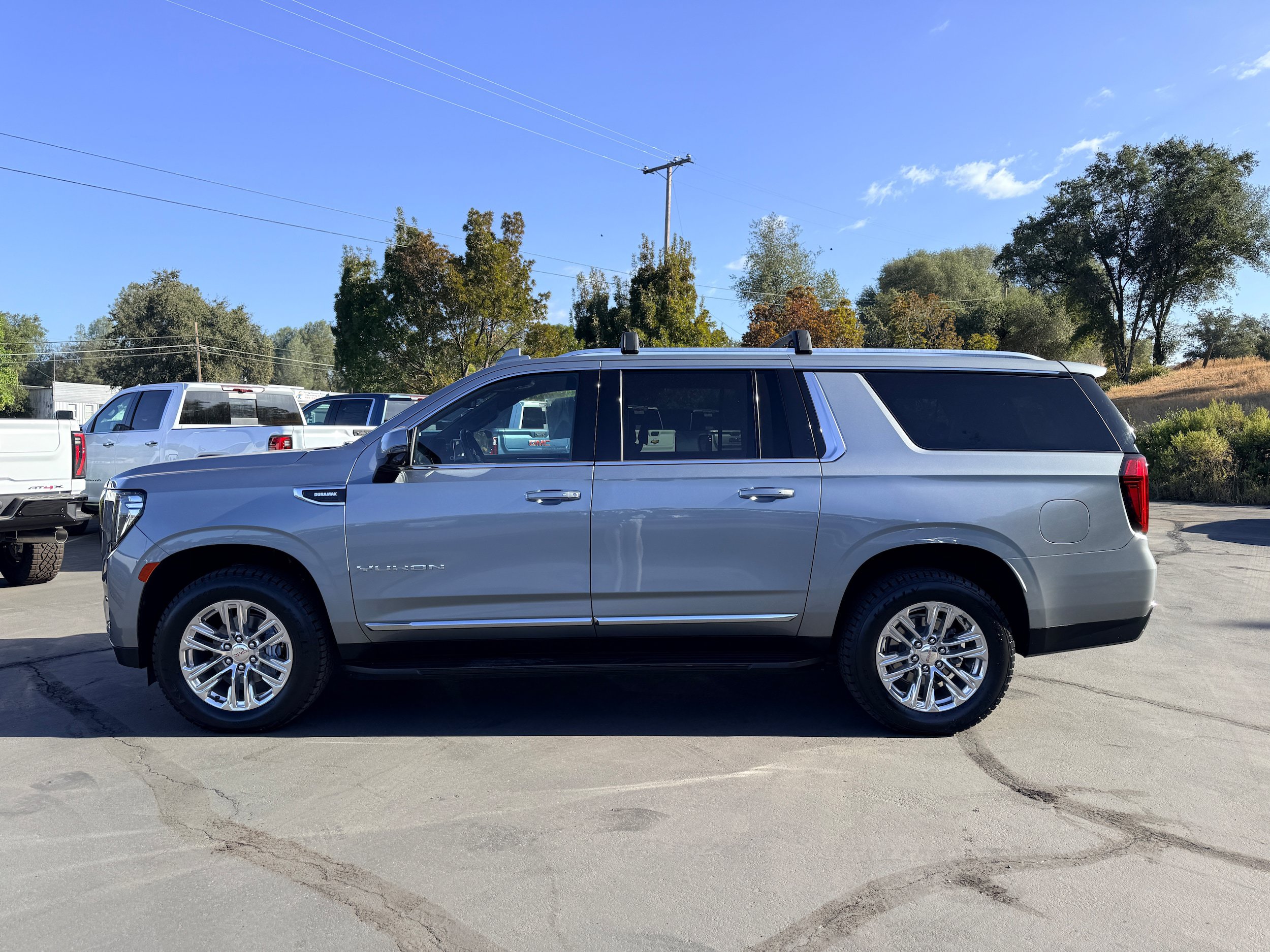 Used 2023 GMC Yukon XL SLT w/ SLT Luxury Package