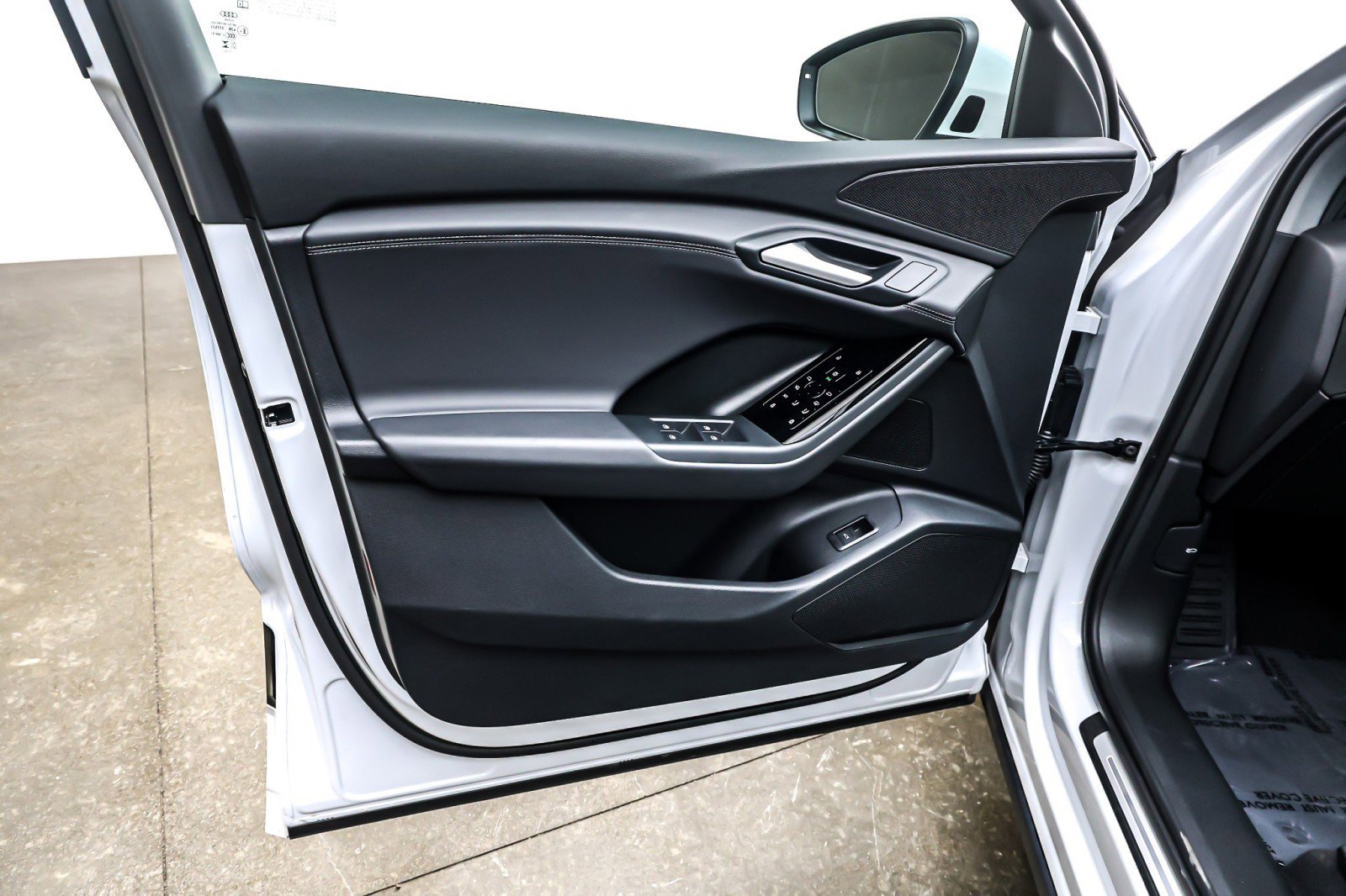 Used 2025 Audi Q6 e-tron Premium w/ Convenience Package image 22