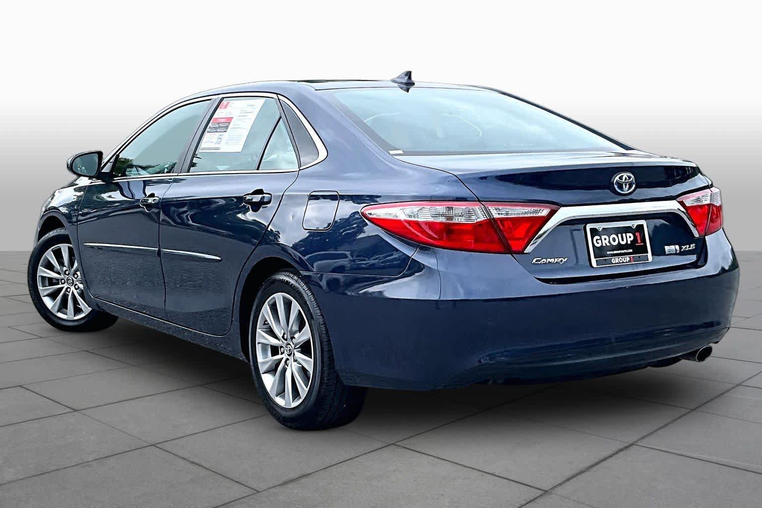 Used 2017 Toyota Camry XLE w/ Moonroof Package FWD image 12
