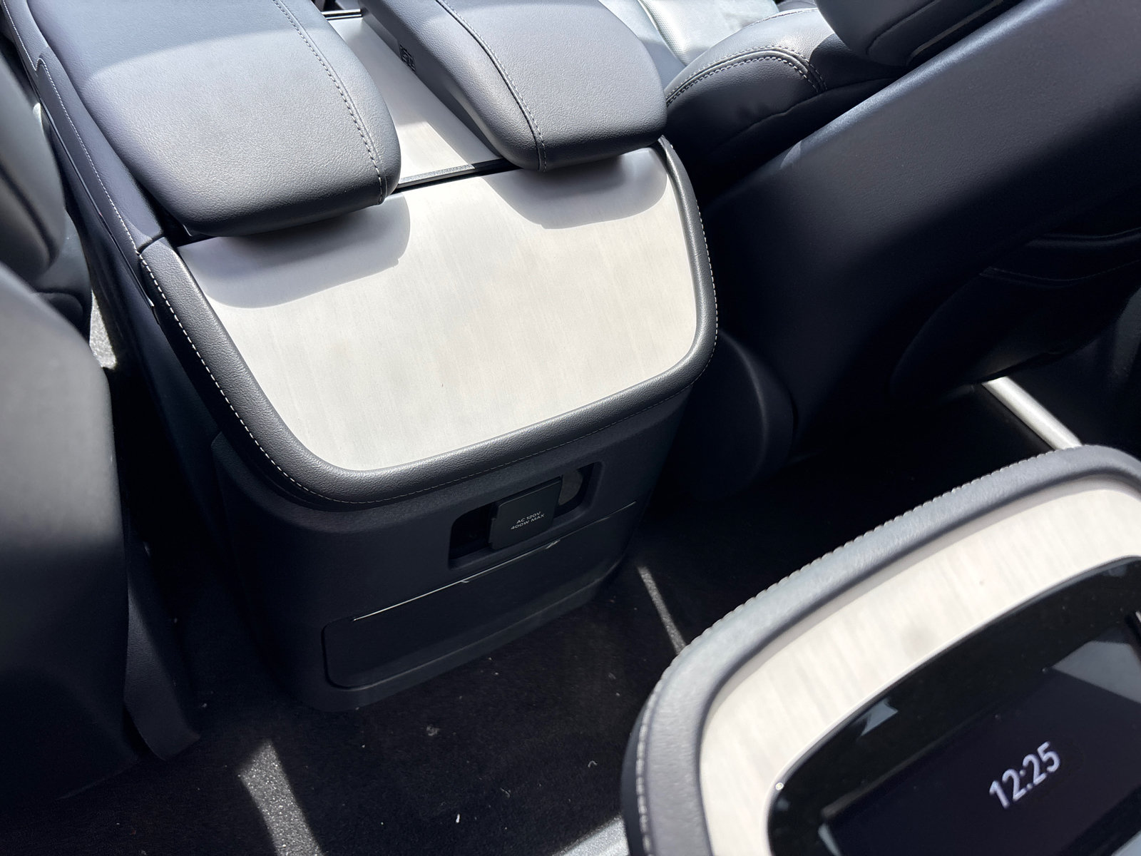 New 2026 Lincoln Navigator Reserve w/ Jet Appearance Package AWD/4WD image 32