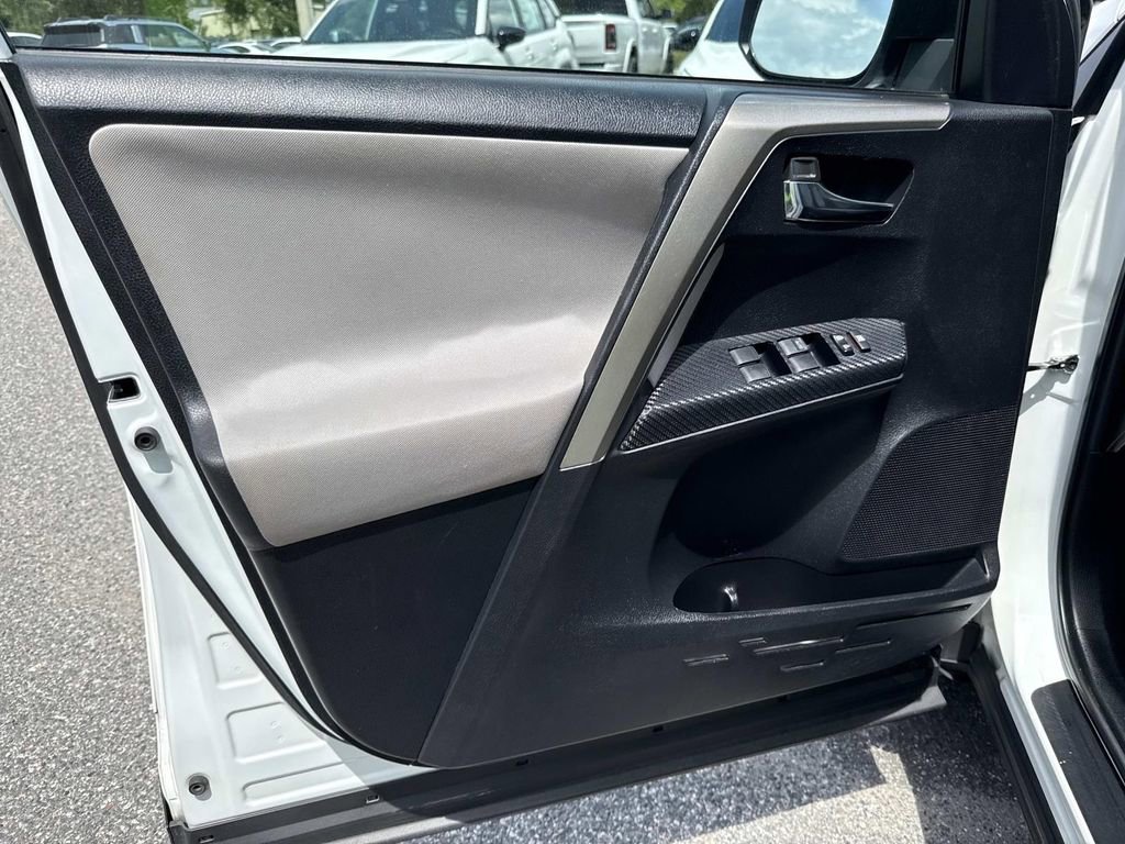 Used 2015 Toyota RAV4 XLE AWD/4WD image 22