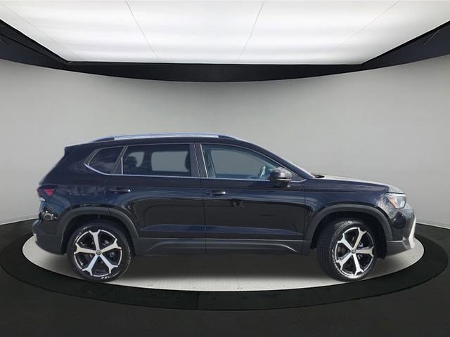 New 2025 Volkswagen Taos SEL image 8