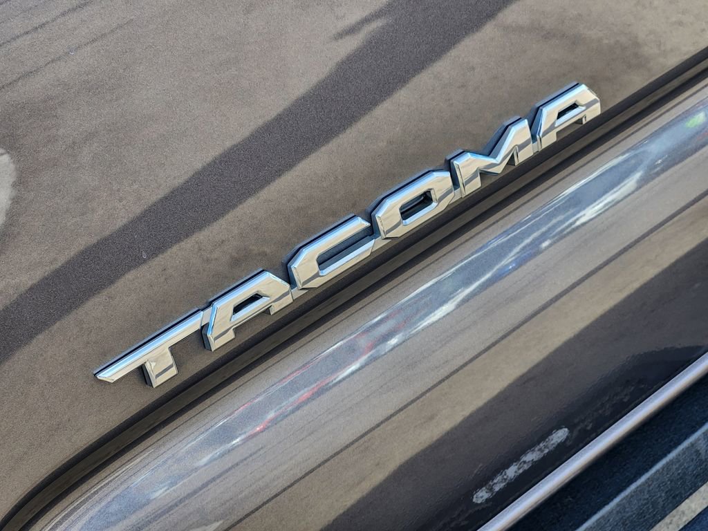 Used 2018 Toyota Tacoma SR5 image 11