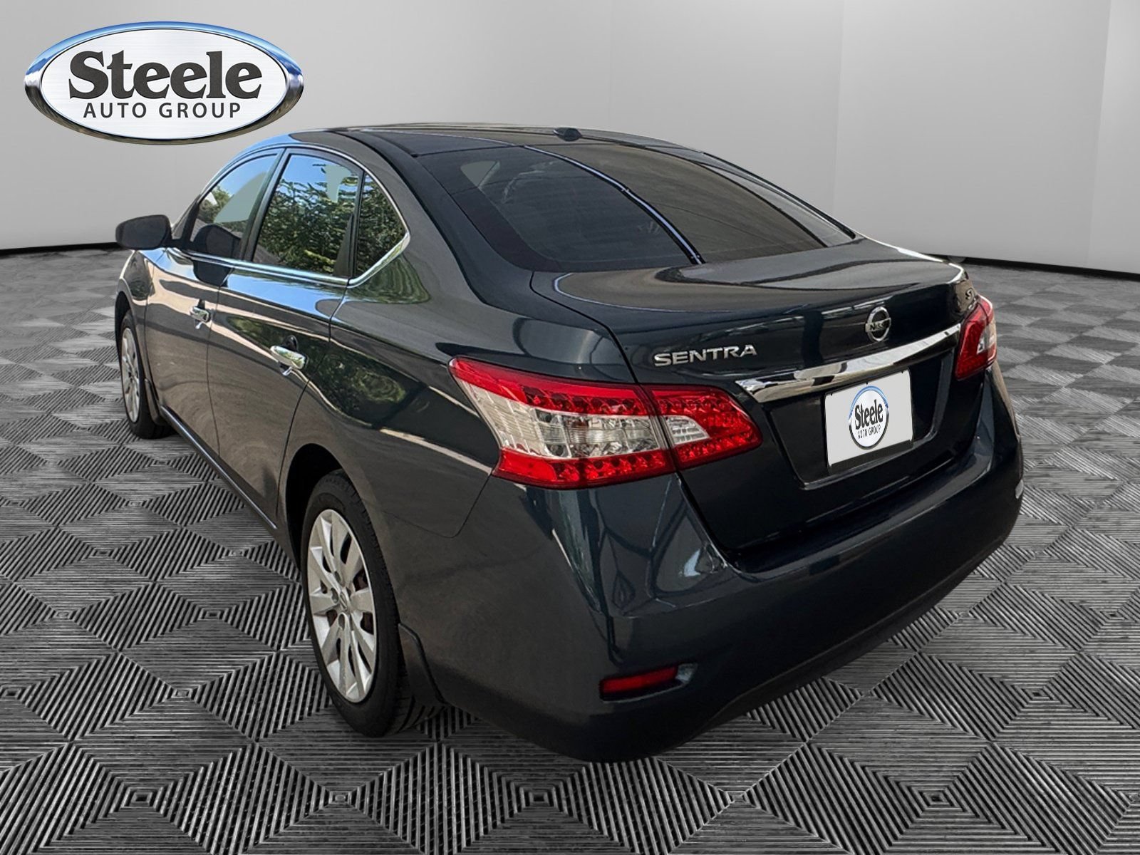 Used 2015 Nissan Sentra SV FWD image 3