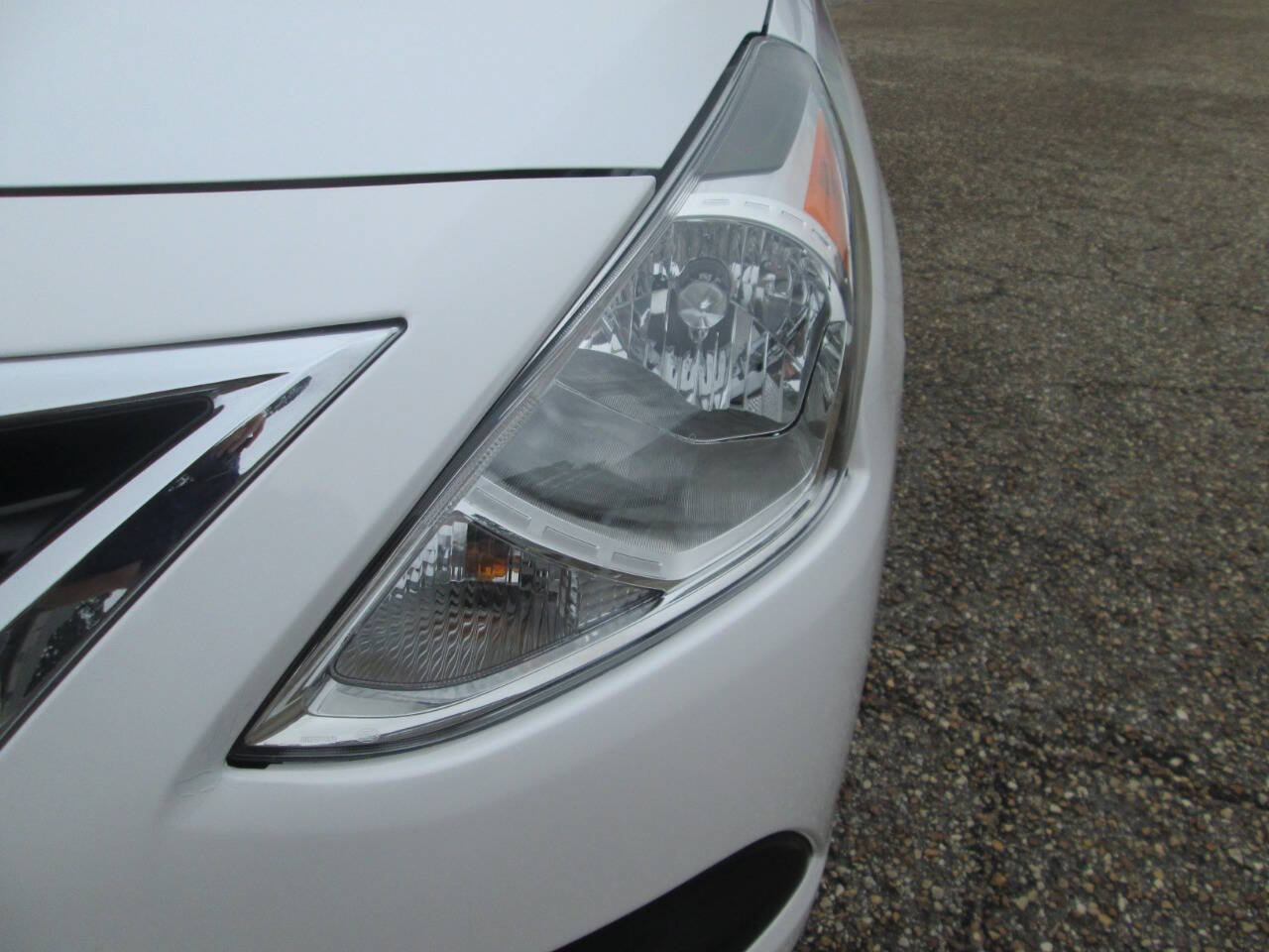 Used 2019 Nissan Versa S FWD image 17