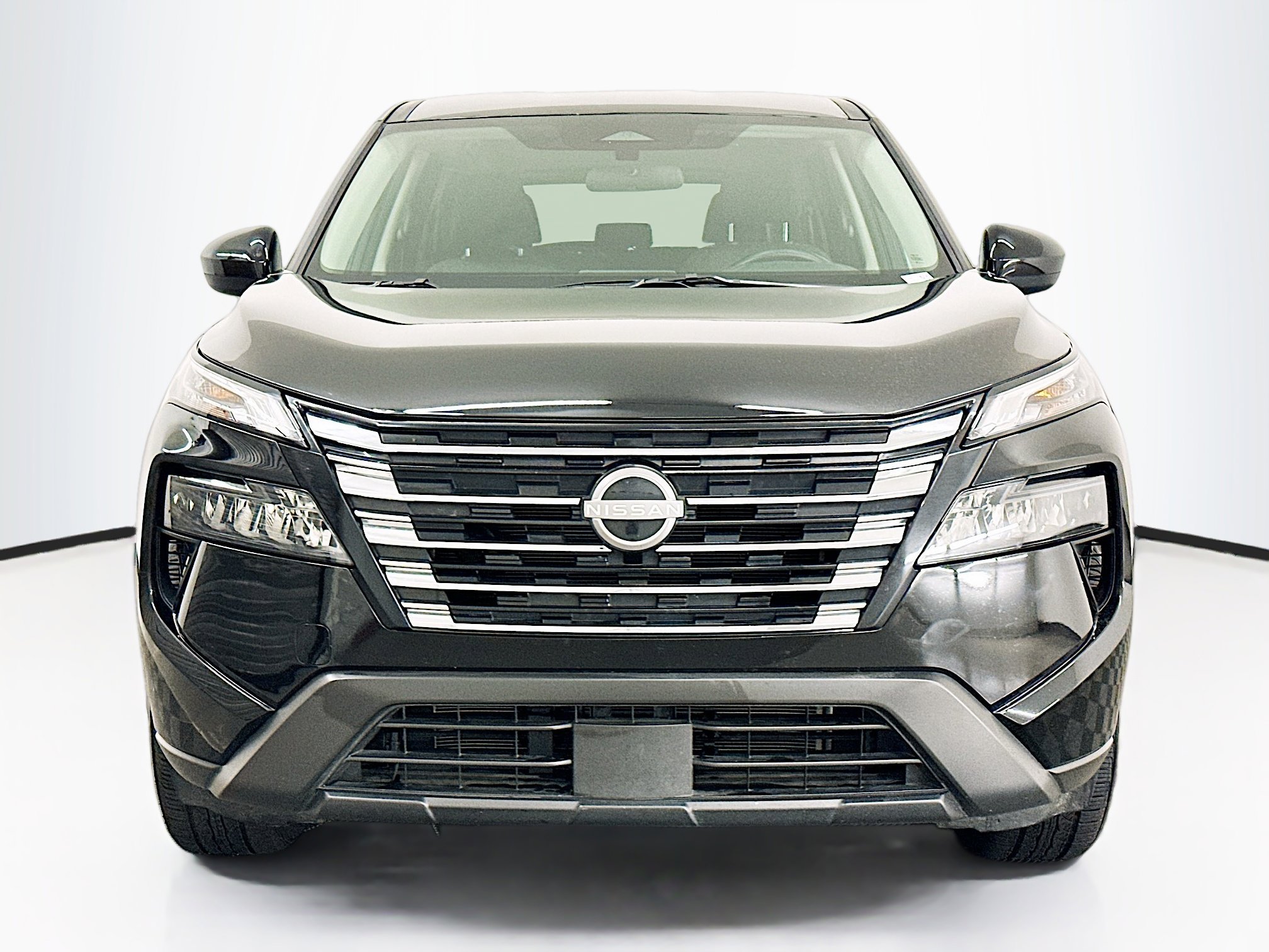 Used 2025 Nissan Rogue SV image 2