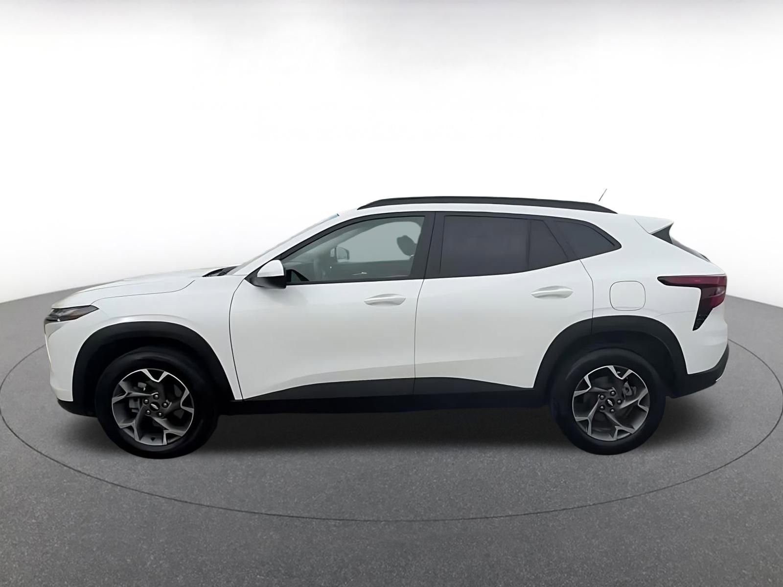 Used 2025 Chevrolet Trax LT image 9