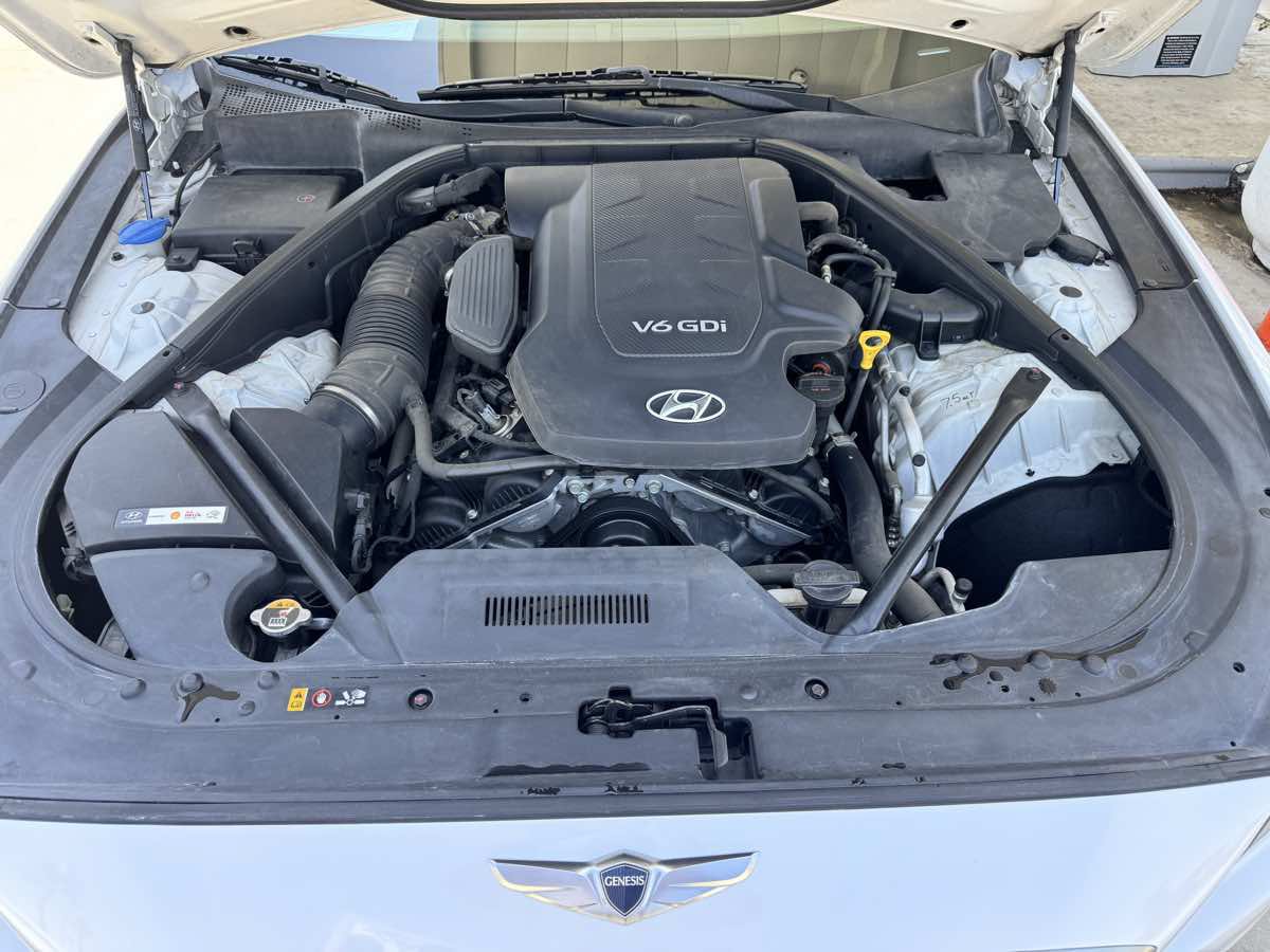 Used 2015 Hyundai Genesis 3.8 RWD image 18