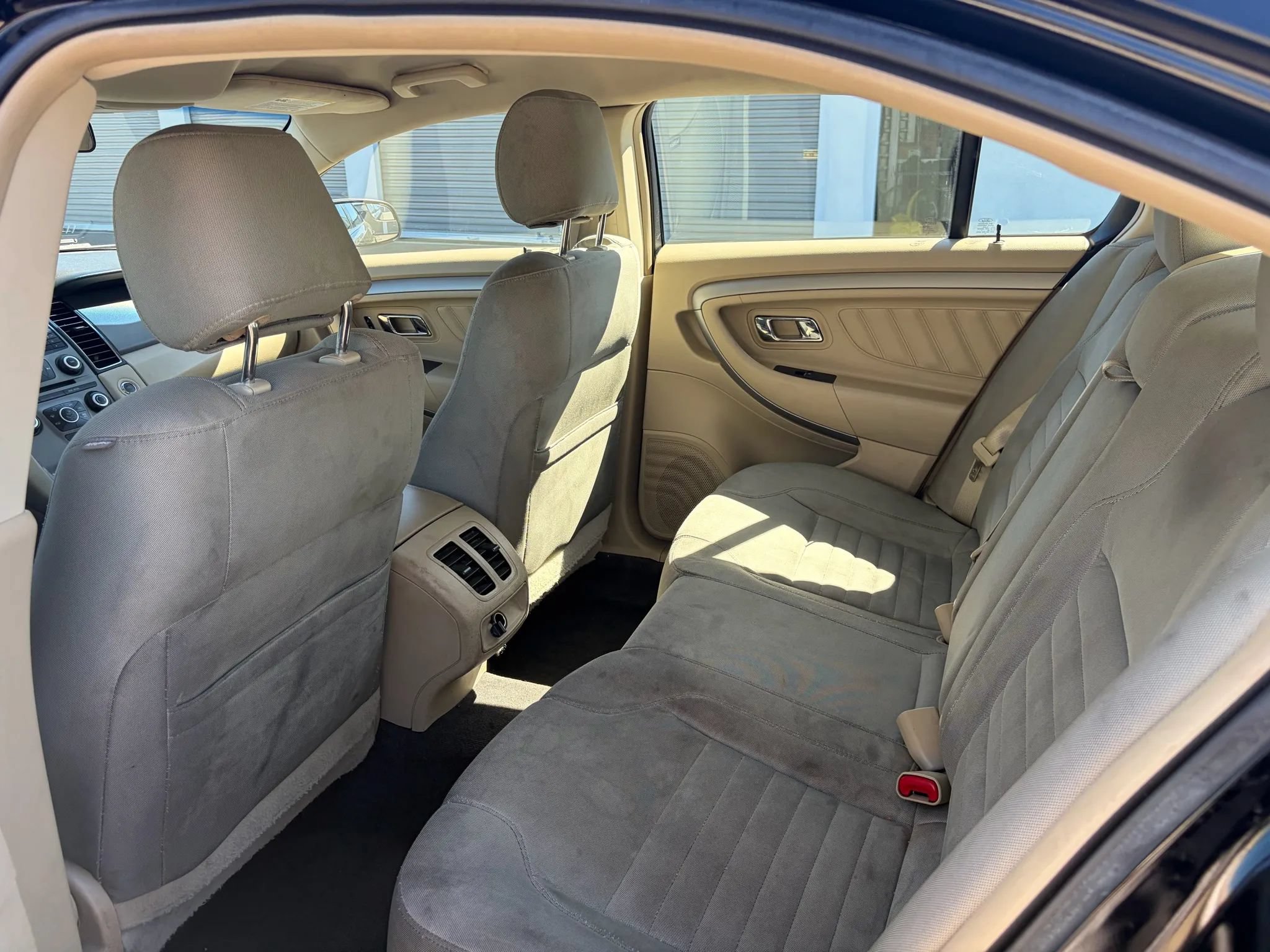 Used 2017 Ford Taurus SE FWD image 12