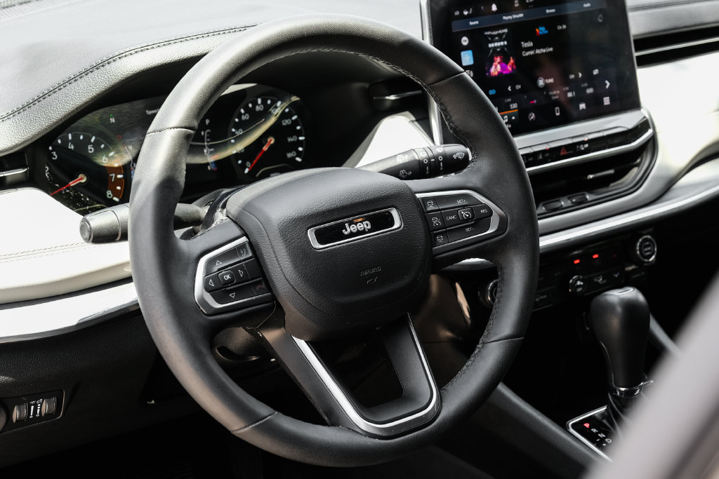 Used 2023 Jeep Compass Limited AWD/4WD image 4