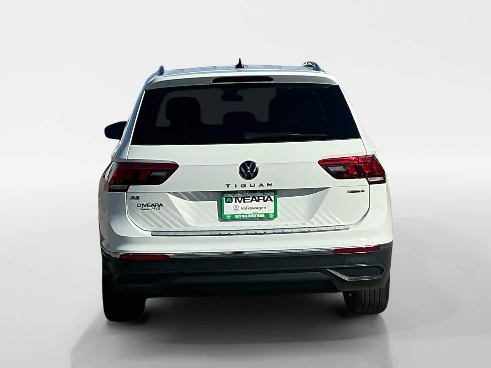 Used 2024 Volkswagen Tiguan SE w/ Panoramic Sunroof Package AWD/4WD image 4