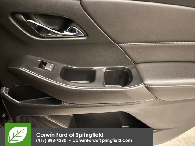 Used 2023 Chevrolet Traverse LT image 15