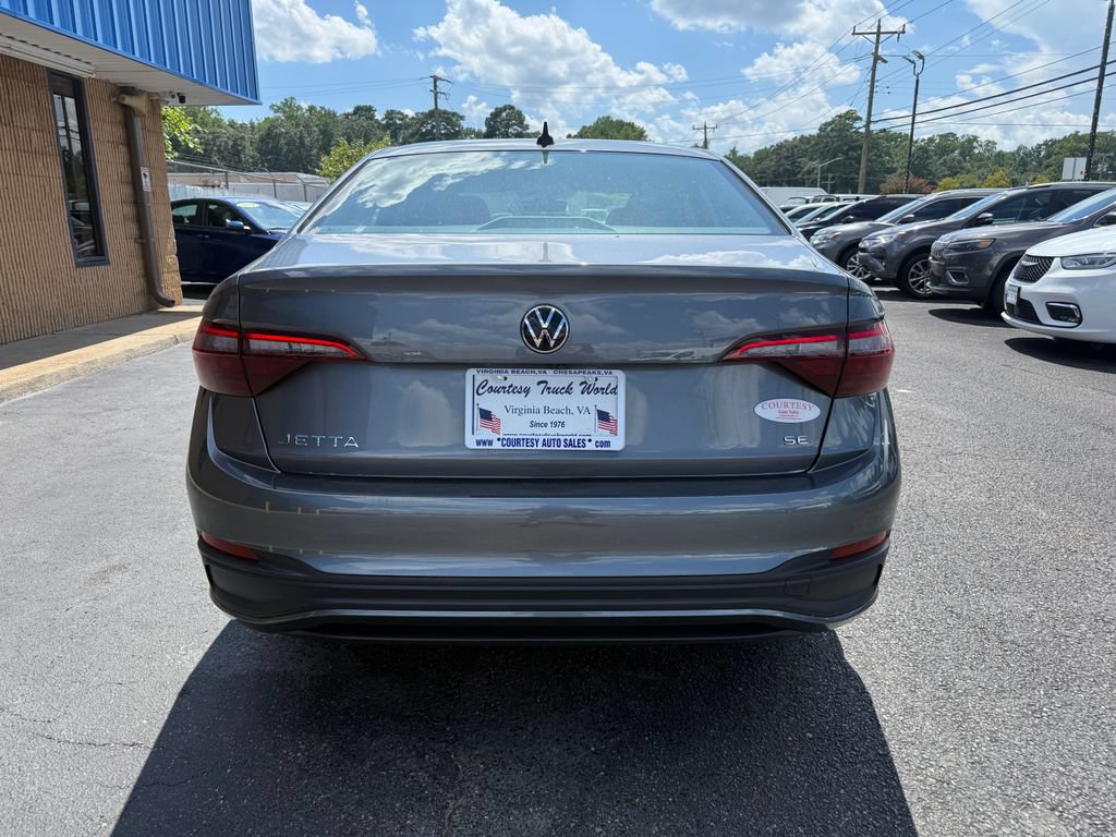 Used 2024 Volkswagen Jetta SE FWD image 6