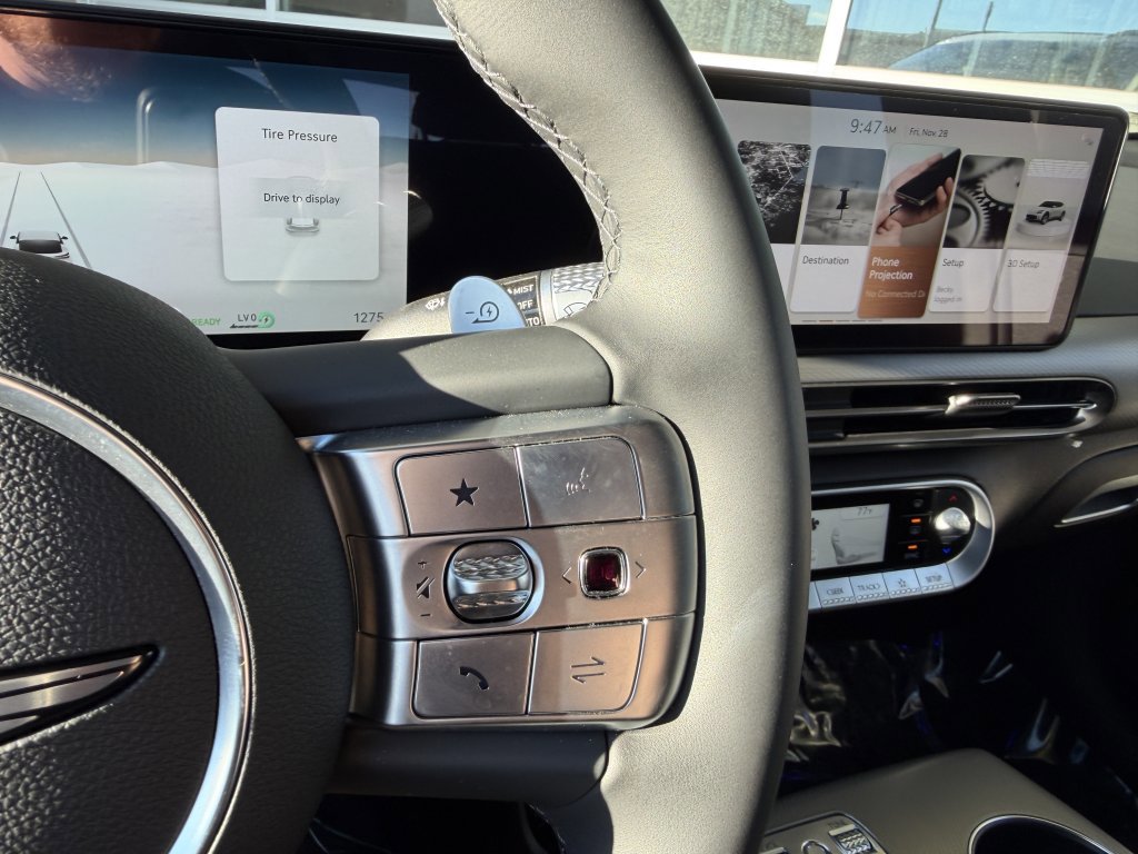 Used 2025 Genesis GV60 RWD image 29