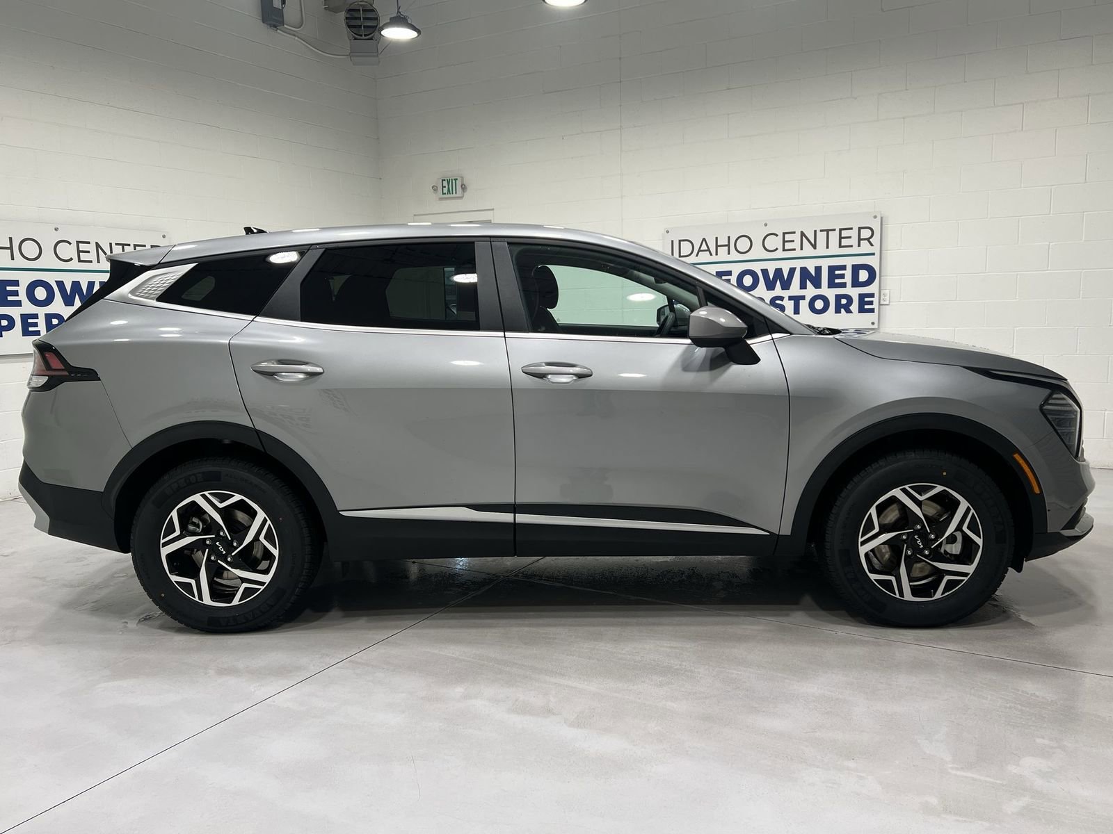 Used 2024 Kia Sportage LX image 9