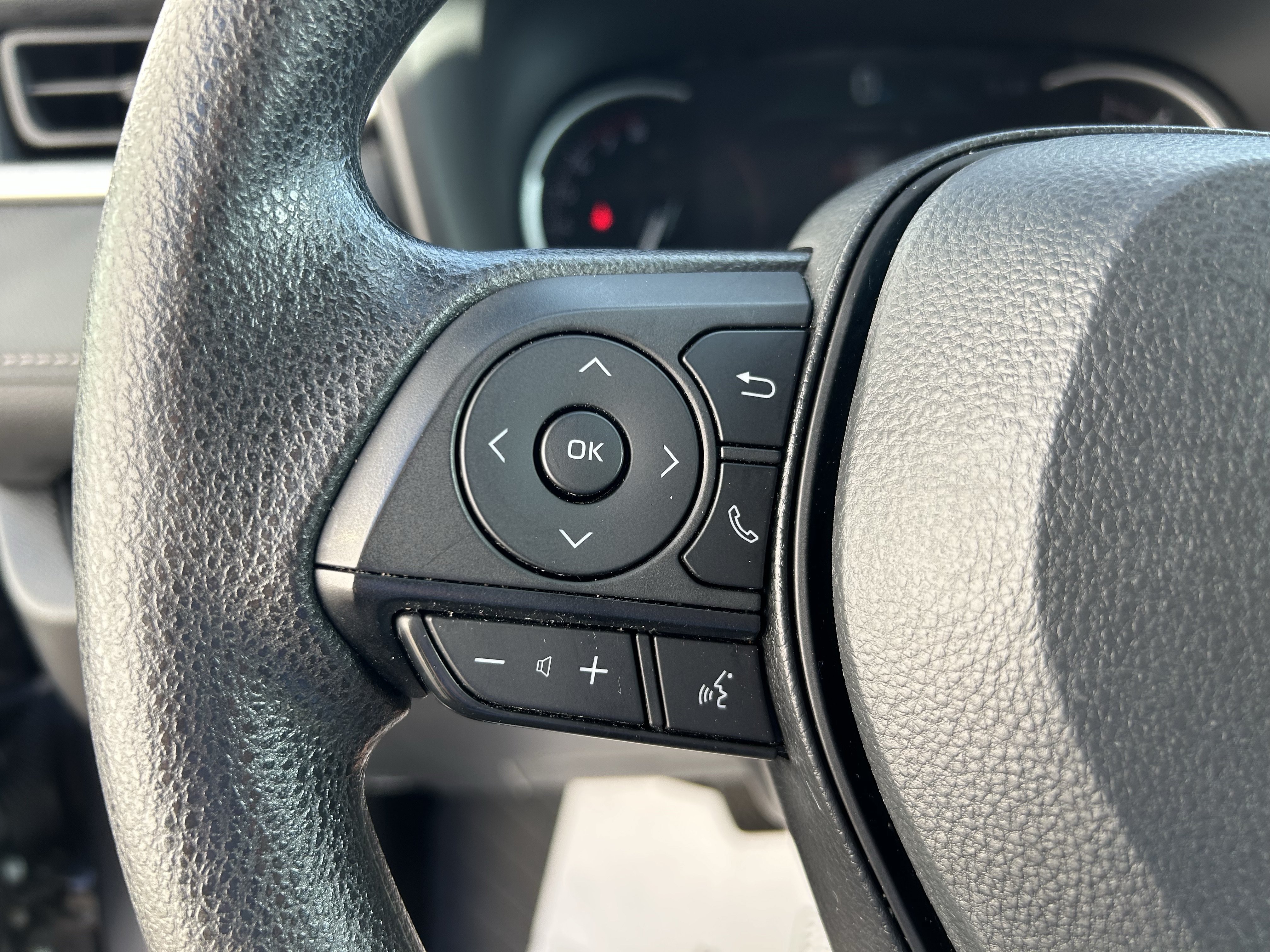 Certified 2025 Toyota RAV4 XLE FWD image 30