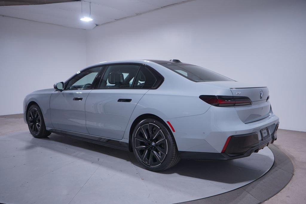 Used 2025 BMW i7 eDrive50 w/ M Sport Package image 3