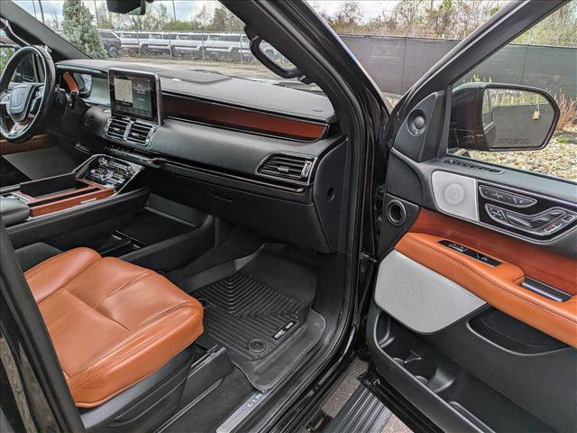 Used 2020 Lincoln Navigator Reserve w/ Equipment Group 208A Reserve image 11