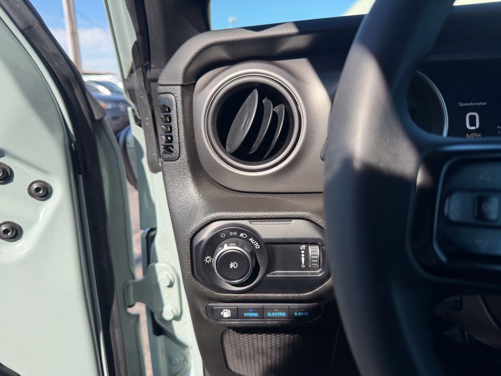 Used 2023 Jeep Wrangler Unlimited w/ Sun & Screen Package AWD/4WD image 26