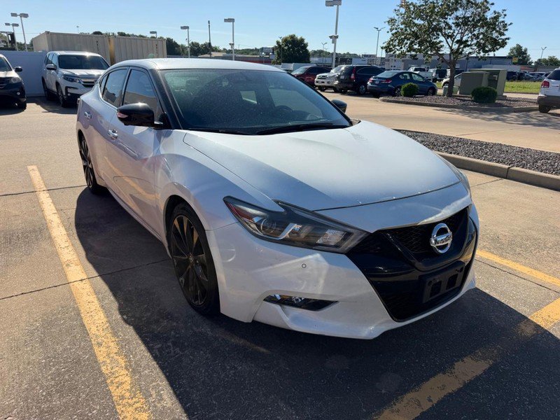 Used 2018 Nissan Maxima SR w/ Midnight Edition FWD image 2