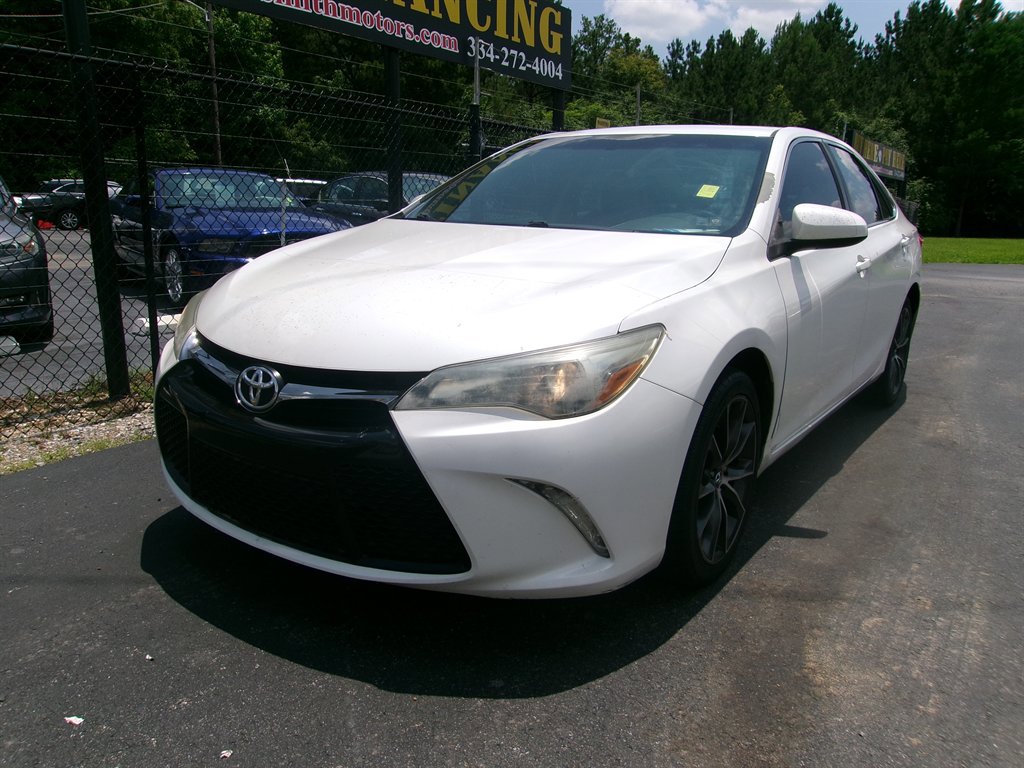Used 2015 Toyota Camry SE image 3