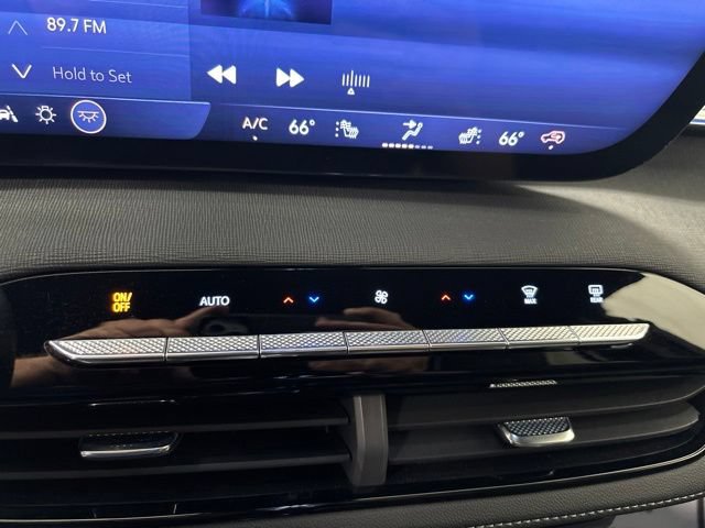 Used 2026 Buick Enclave Sport Touring AWD/4WD image 25