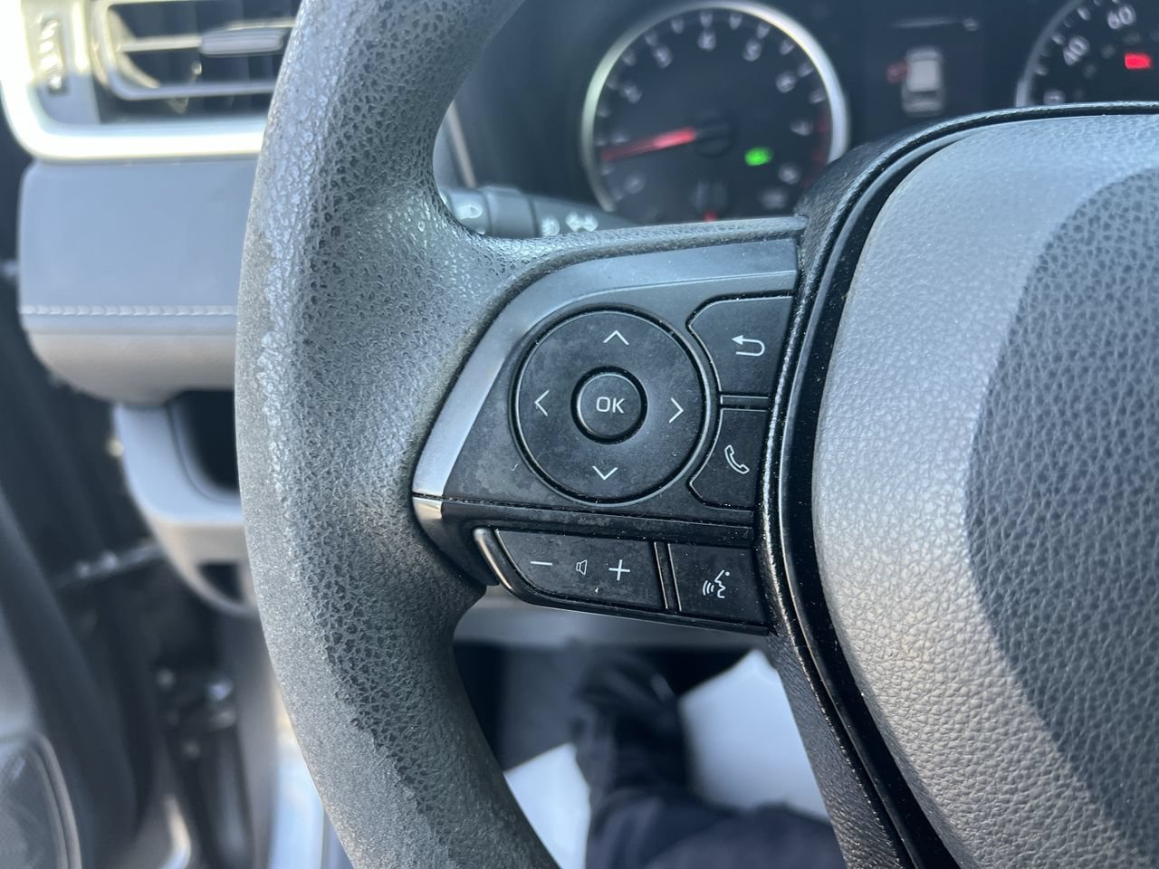 Used 2021 Toyota RAV4 XLE w/ Convenience Package FWD image 19