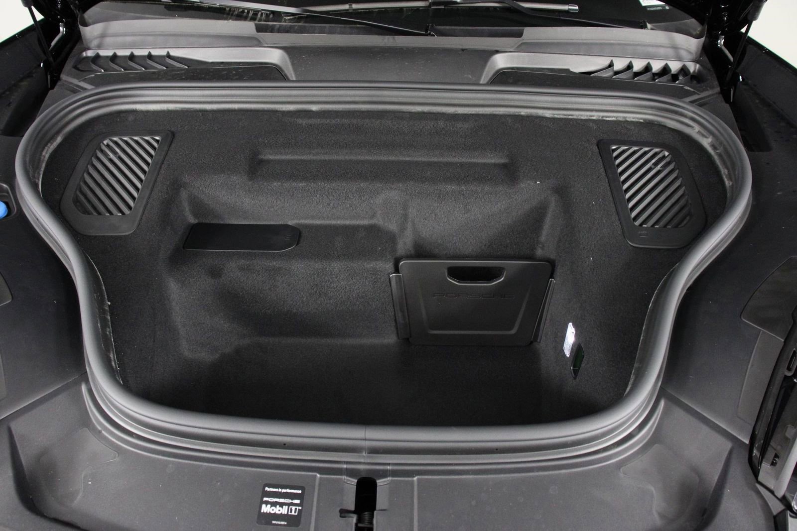 New 2026 Porsche Macan Electric RWD image 19