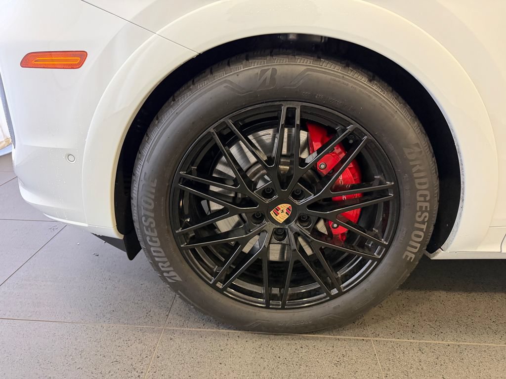 Certified 2025 Porsche Cayenne GTS AWD/4WD image 10