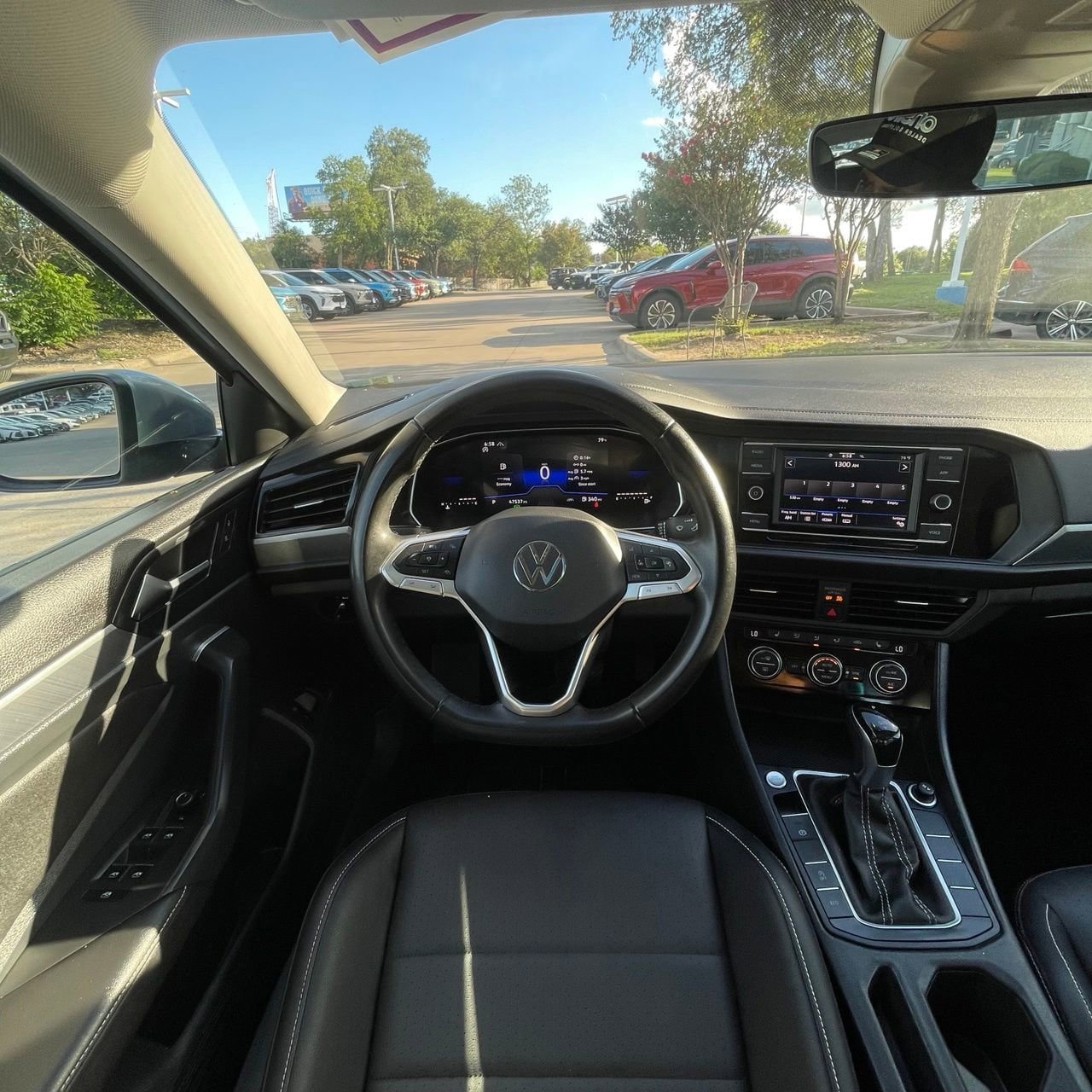 Used 2024 Volkswagen Jetta SE FWD image 12