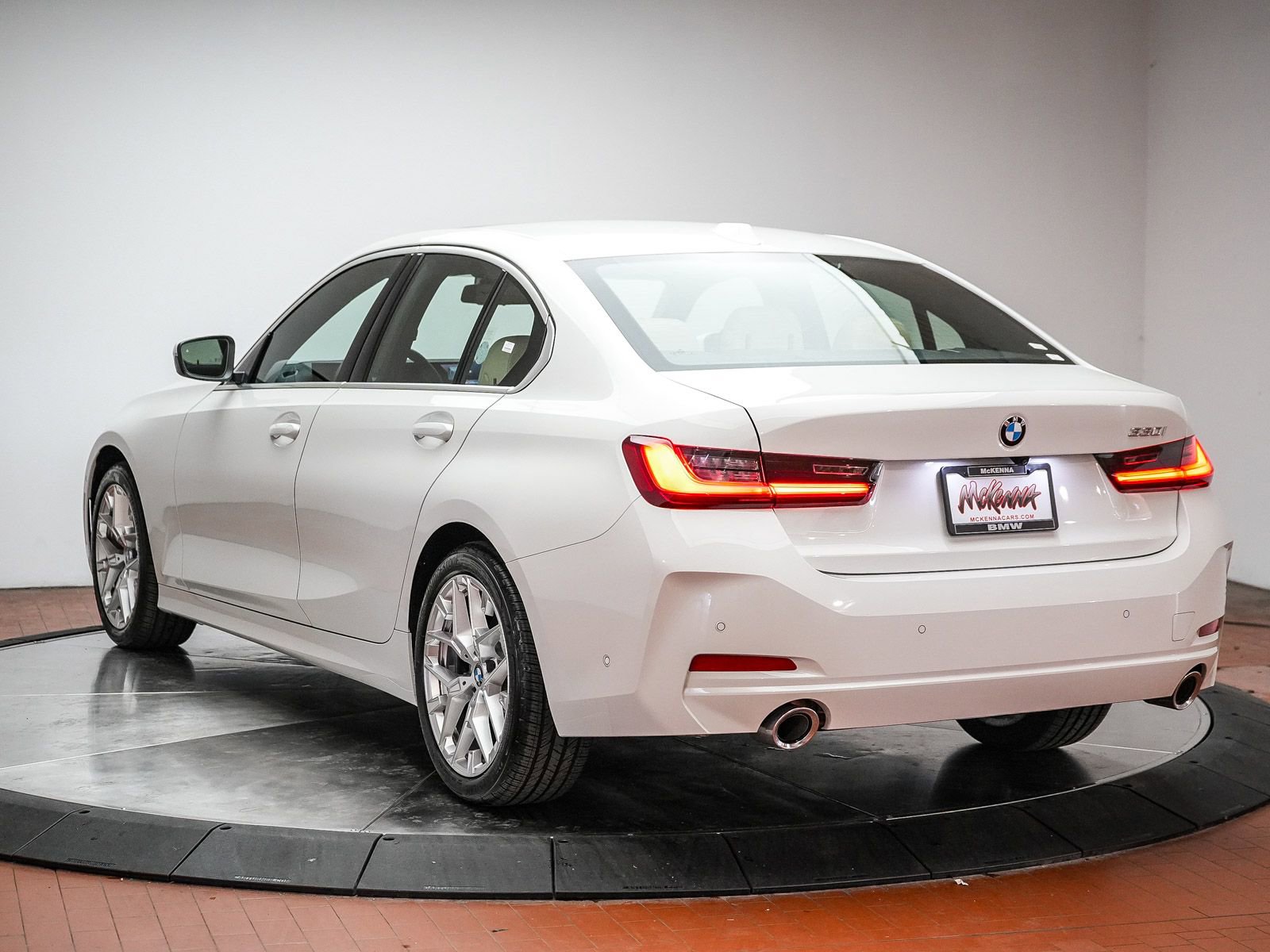 Used 2026 BMW 330i Sedan w/ Premium Package RWD image 7