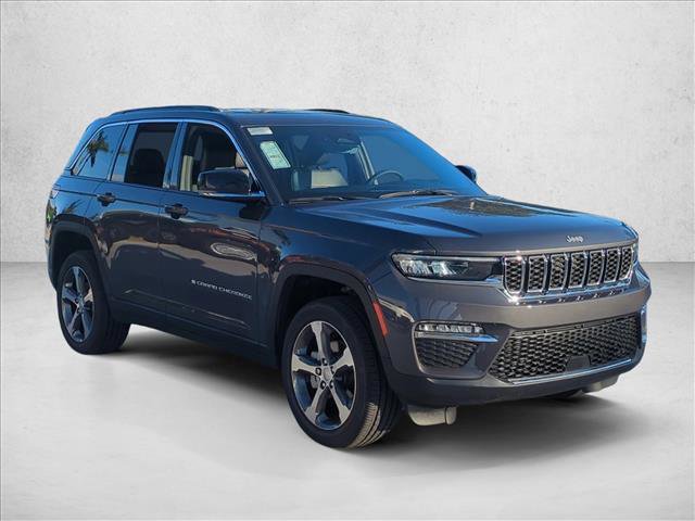Used 2025 Jeep Grand Cherokee Limited w/ Trailer Tow Package RWD image 3
