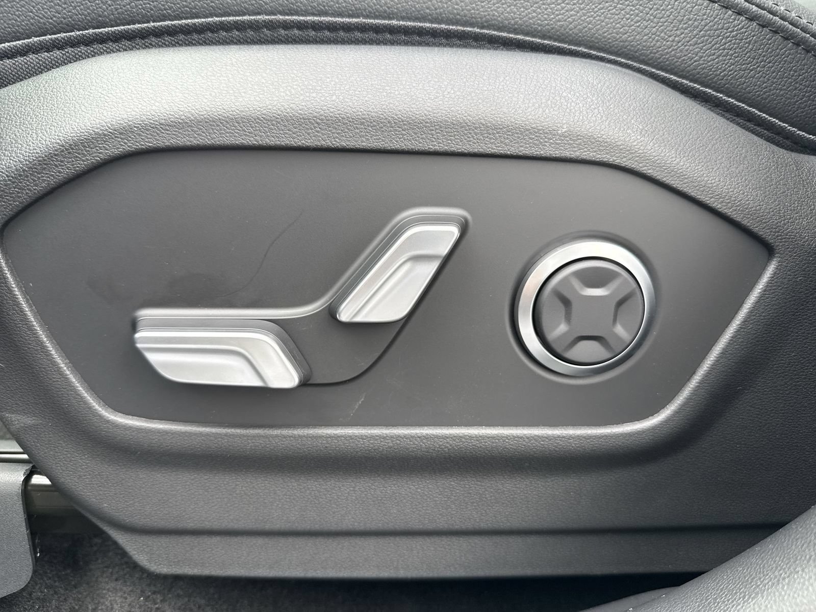 Certified 2026 Hyundai Santa Fe Limited AWD/4WD image 15