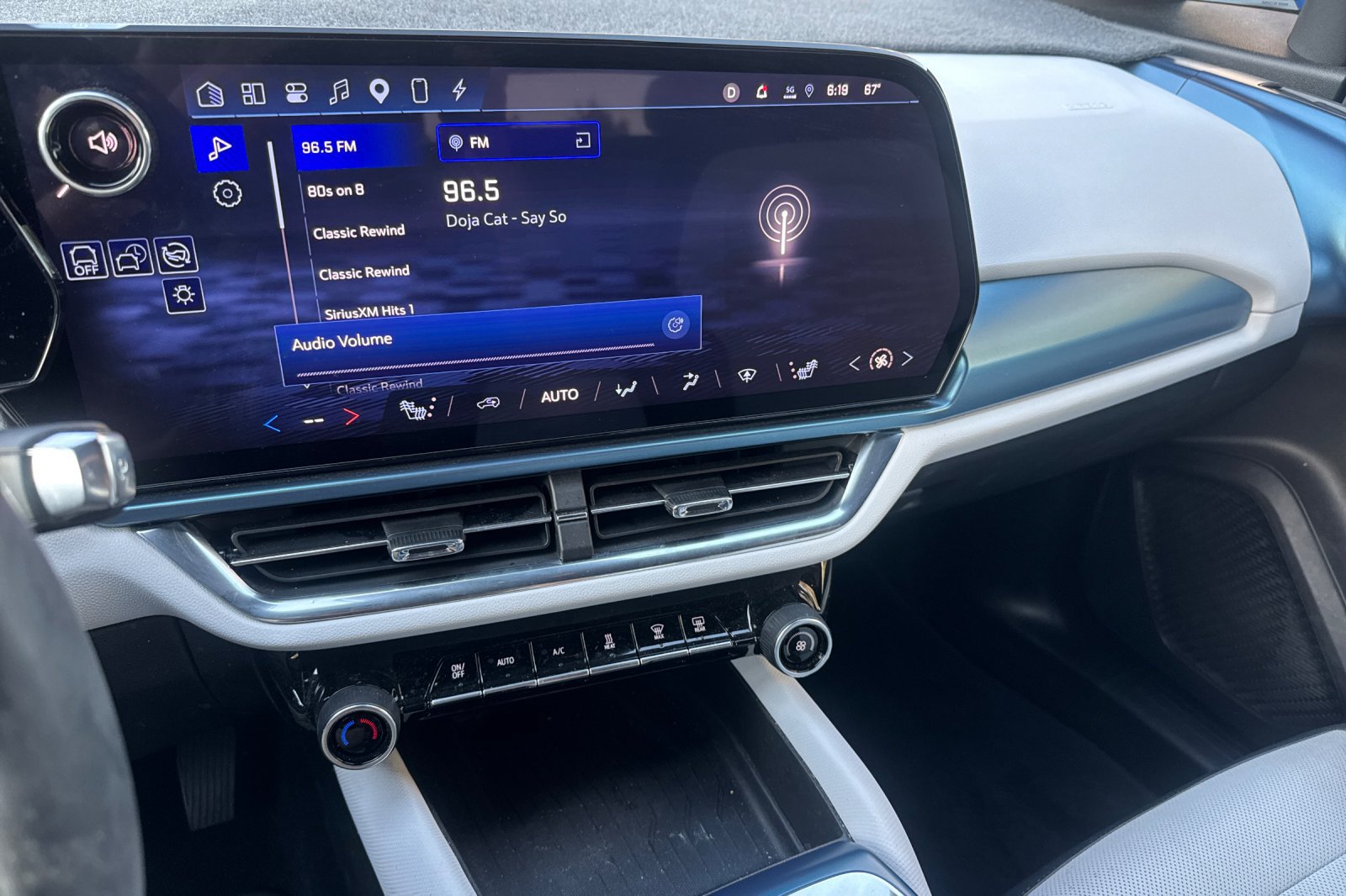 Used 2024 Chevrolet Equinox EV LT FWD image 27