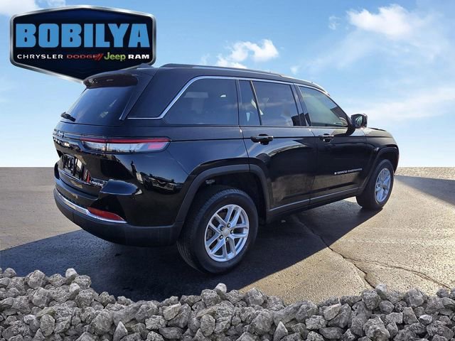 Used 2023 Jeep Grand Cherokee Laredo X image 3