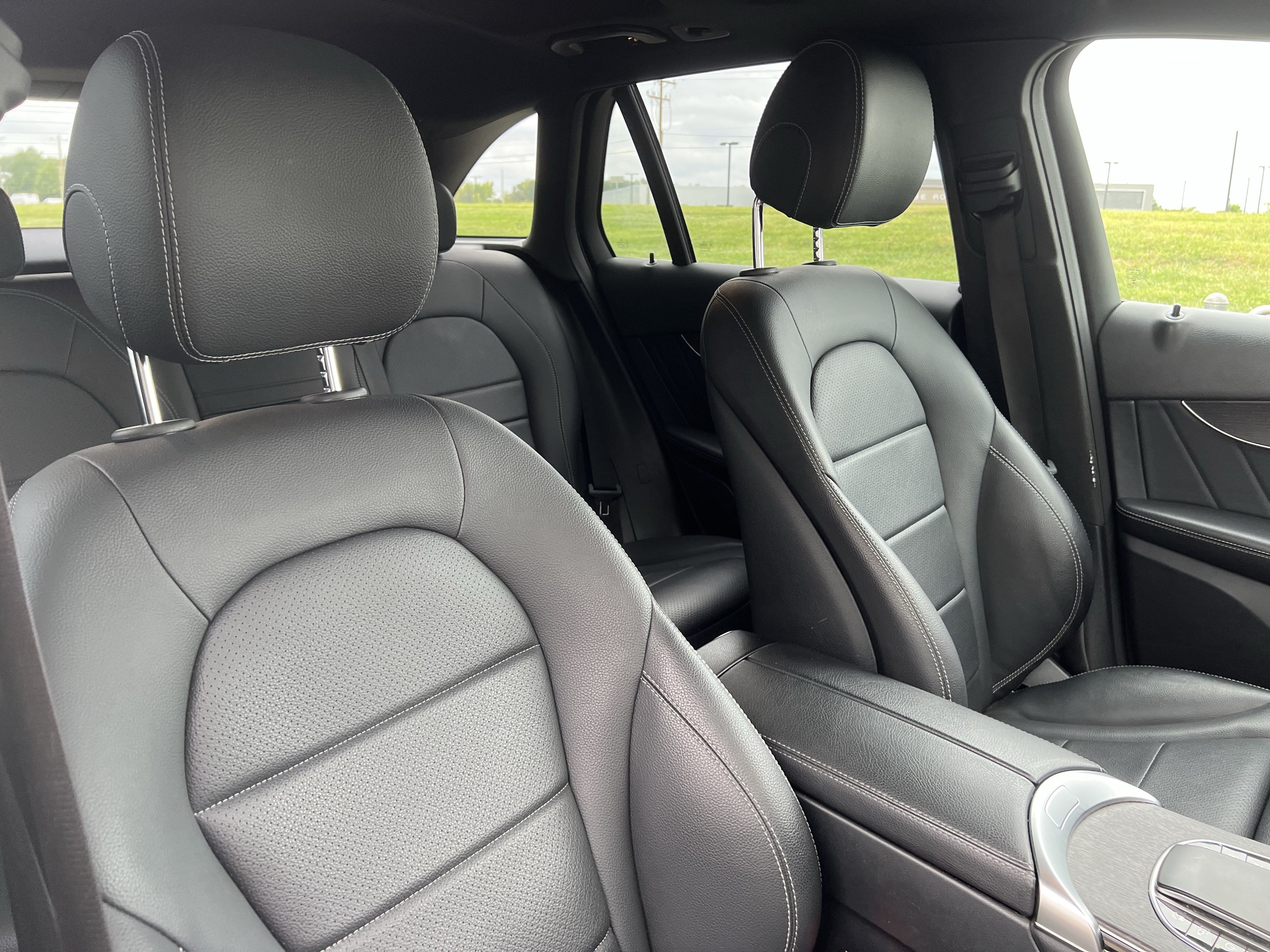 Used 2020 Mercedes-Benz GLC 300 4MATIC w/ AMG Line image 35