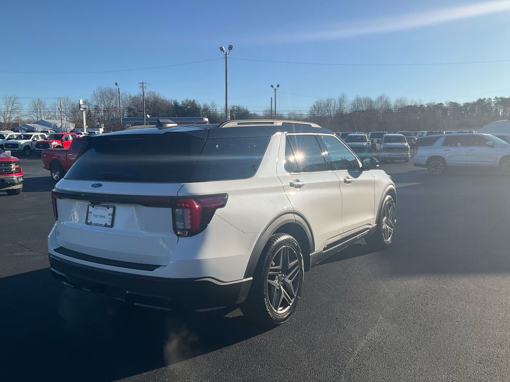 New 2026 Ford Explorer ST-Line w/ ST-Line Street Pack image 5