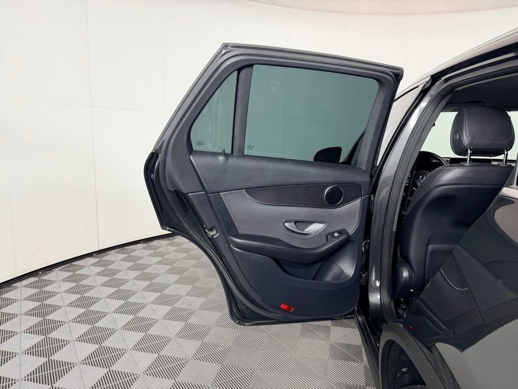 Used 2022 Mercedes-Benz GLC 300 image 23