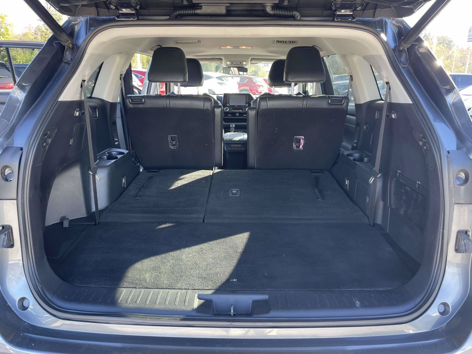Used 2020 Toyota Highlander XLE FWD image 30