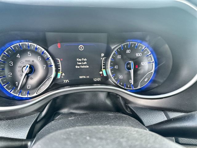 Used 2024 Chrysler Pacifica Touring-L image 10