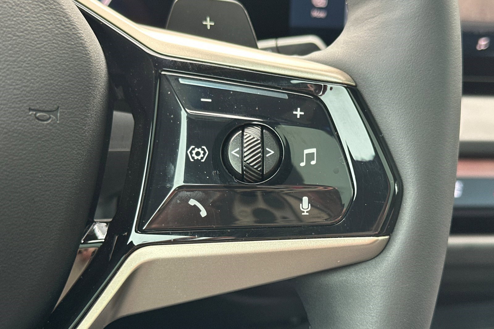 Used 2025 BMW X3 xDrive30i w/ Premium Package image 32