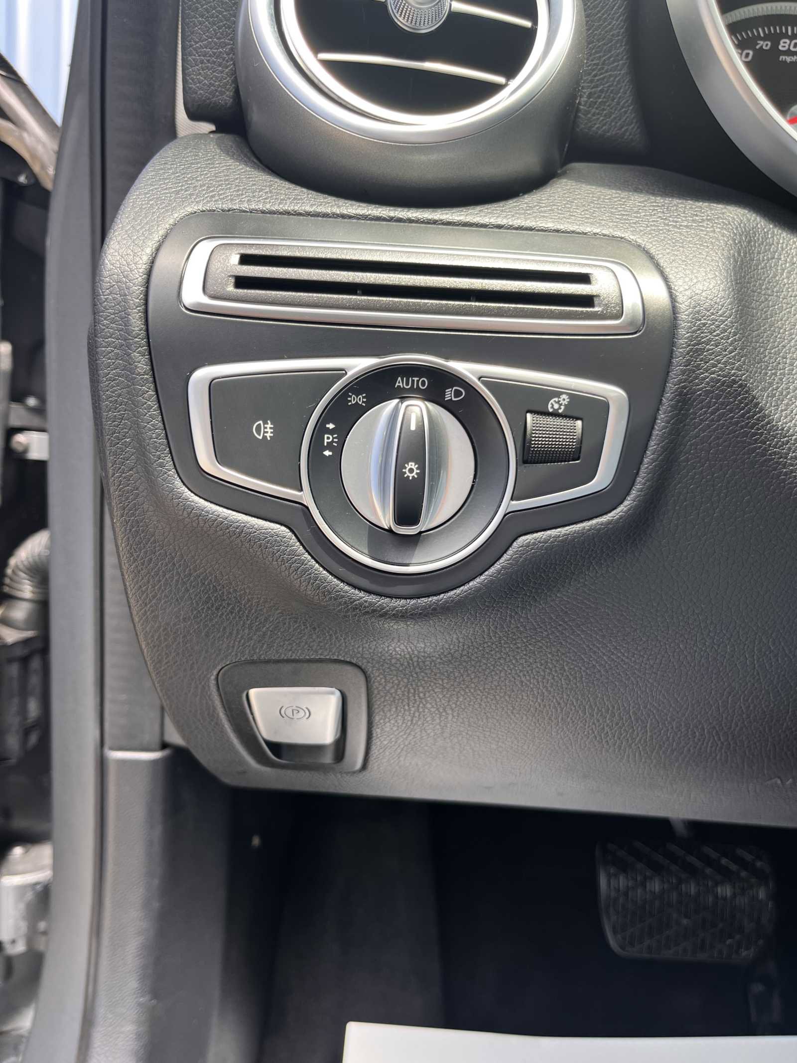 Used 2017 Mercedes-Benz C 300 4MATIC Sedan image 23